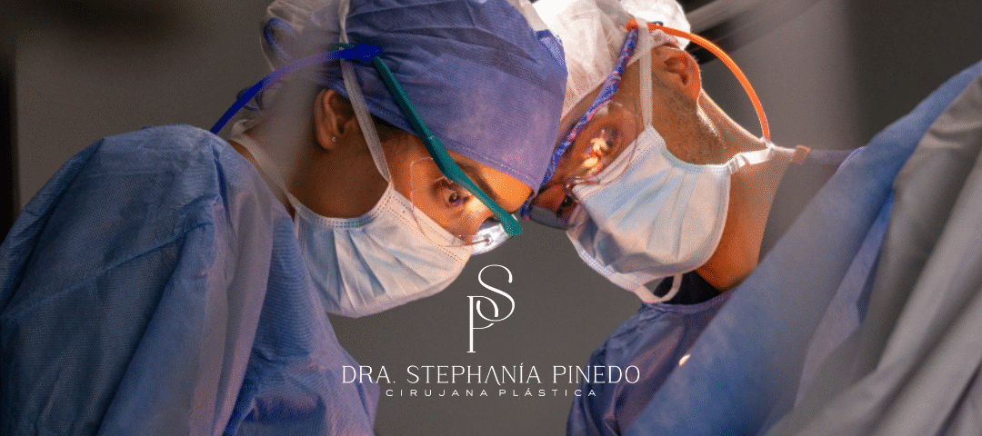 Dra Stephania Pinedo performing En Bloc breast explant surgery Bogota
